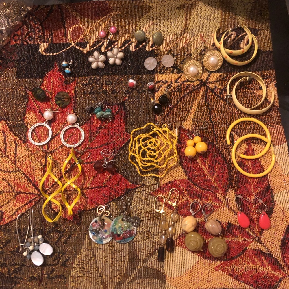 Vintage Earrings  26 Pairs - Picture 2 of 8